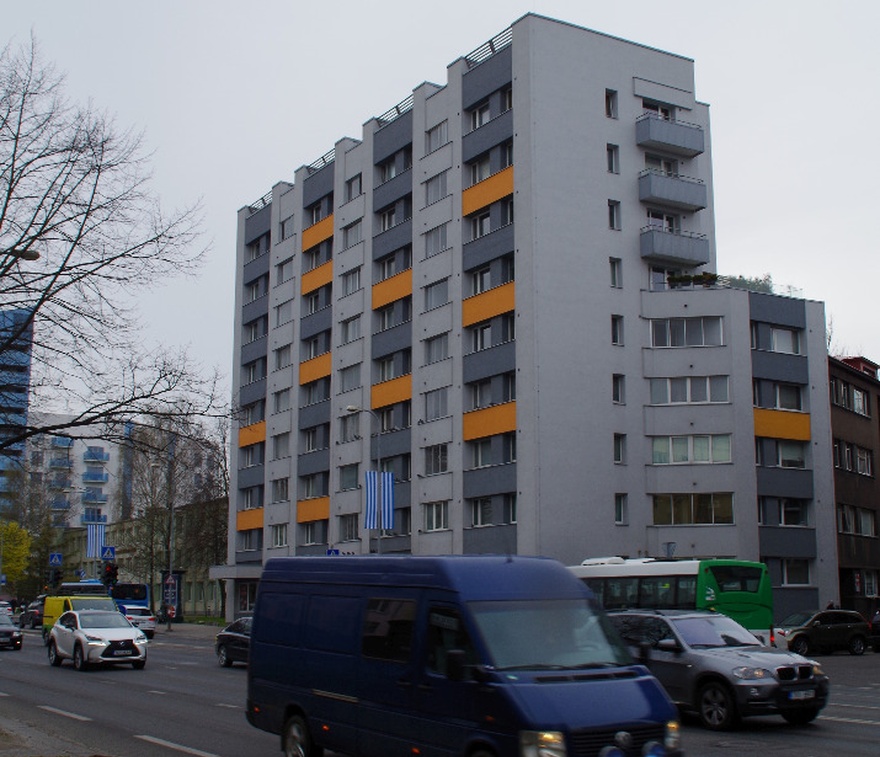 Elamu Tallinnas Liivalaia tn, vaade hoonele nurgalt. Arhitekt Ants Raid, KP rephoto