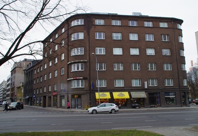 Apartment building with stores in Tallinn Liivalaia 27, view of the building. Architect Eugen Sacharias rephoto