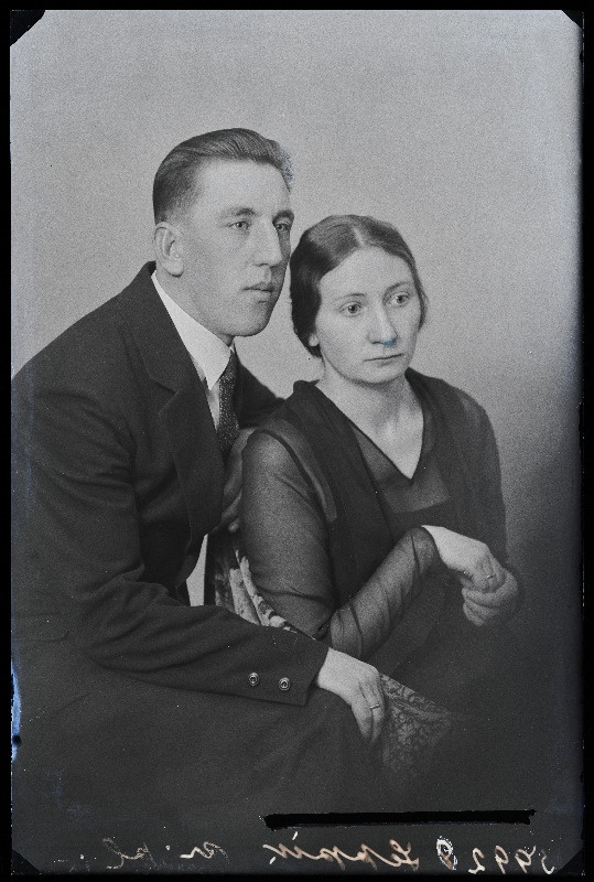 Leppik naisega.