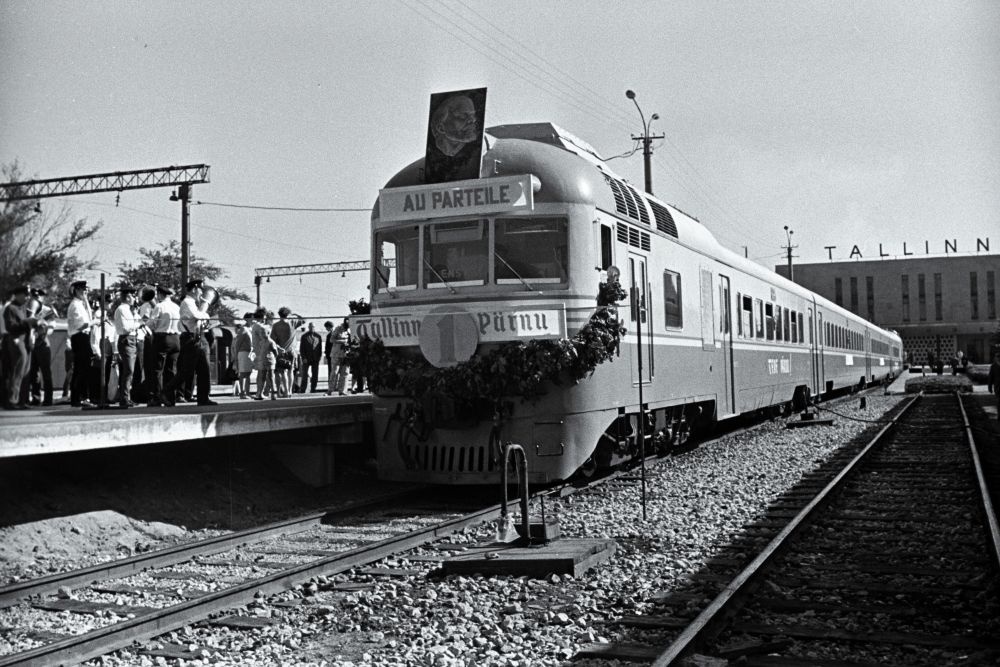 Tallinn-Pärnu train at Baltic Station on 23 July 1971