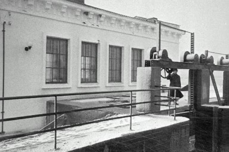 Building of the camera hydroelectric power plant 11.1956