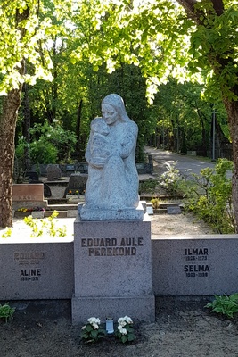 Perekond Aule hauasammas Rahumäel rephoto