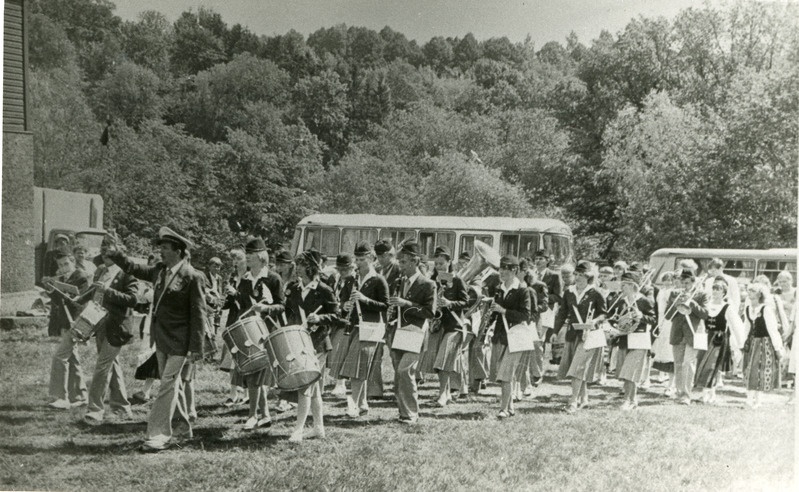 Outukumpu (Soome) orkester Kohtla-Järve laulupäeval Toila-Orul 6.06.1982.a.