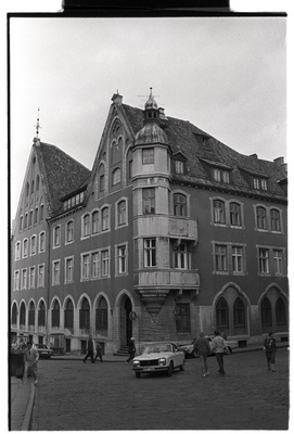 „Arhitektuur“ - Tallinn. Vana turg 2, endine Scheeli panga hoone.  similar photo