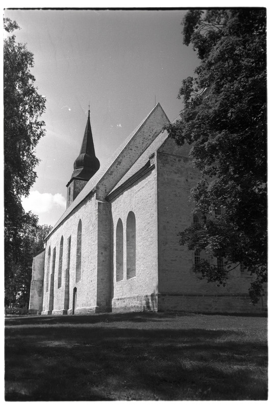 „Arhitektuur“ - Saaremaa. Kaarma kirik.