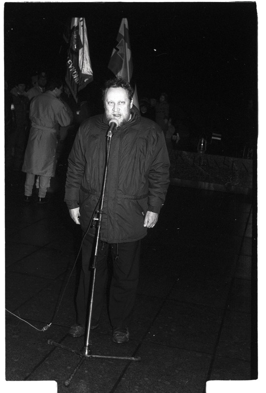 „Reportaaž 6“ - Enn Tarto kõnet pidamas, Eesti Vabariigi aastapäev