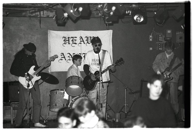 „Välklambiga P. Foto. „Heavy Angels“.“ - muusikuterühm „Heavy Angels“ esinemas