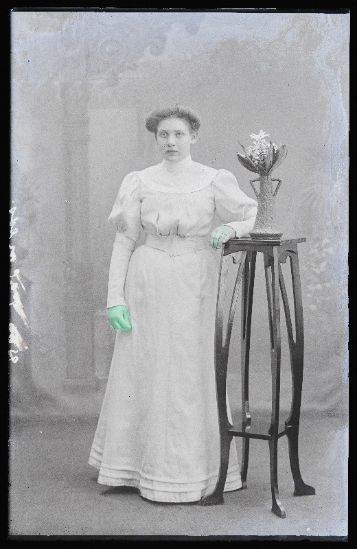 Noor naine Palmeos [Palmeus].