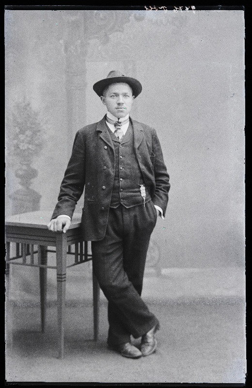 Peeter Tõll.