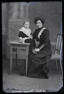 Ringsmann lapsega.  similar photo