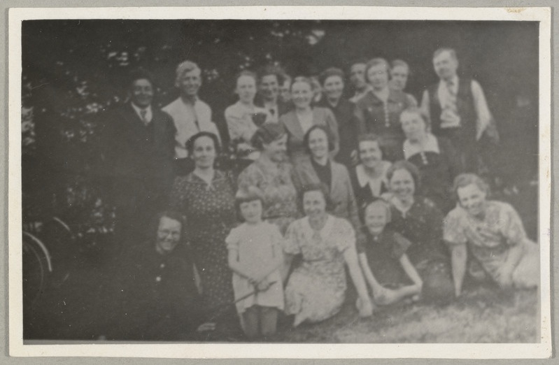 Grupp revolutsionääre. I rida: Tooming, J.Telman, L.Uusman
II rida: Patrick, S.Telman, Hang Luise, Veltson Rosalie("149"),
III rida: Tooming Karl, H.Arbon, O,Lauristin, Alma Tooming, Lauristin, Siim, Morgenson, Luut Mikk. Poliitvangid.