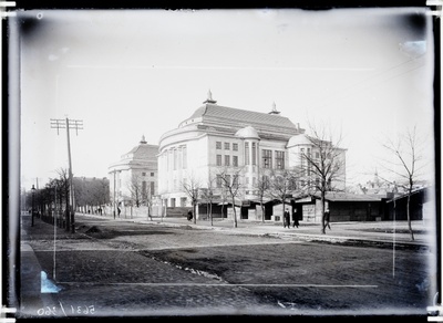 Estonia teatri hoone, eest- ja külgvaade Tartu mnt poolt.  similar photo