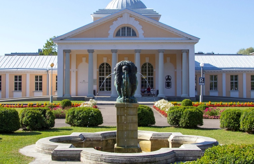 The Pärnu mudravila with a blast bed, a view to the building. Architect Olev Siinmaa; facades Erich von Wolffeldt and Aleksander Nürnberg rephoto