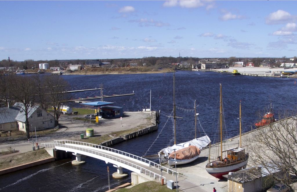 Fotopostkaart. Pärnu. Talvesadama sissekäik.
Kai ääres seisab reisiaurik "Wasa" rephoto
