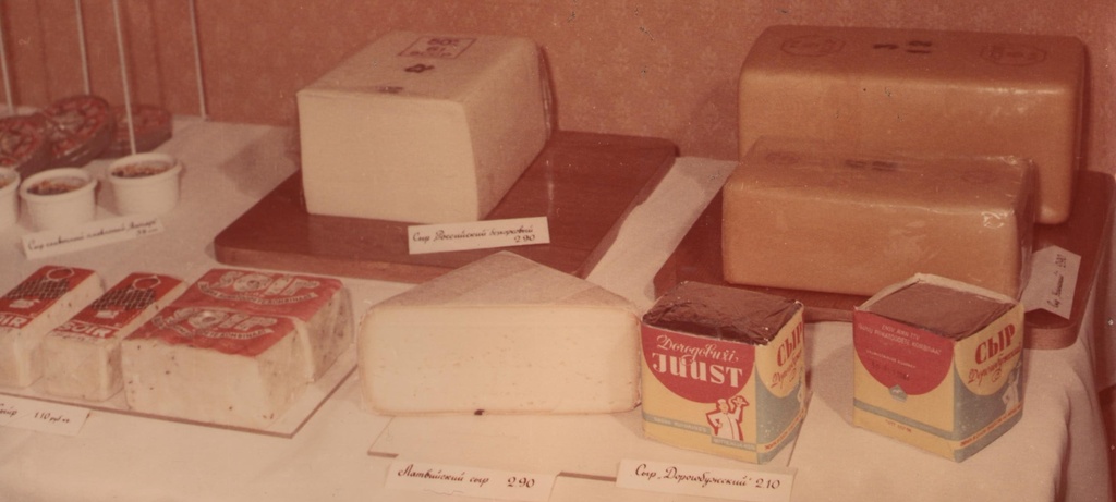 Lauakujund juustudest: sulatatud juustud, sõir, vene, dorogobuži, läti juust ning hollandi leibjuust