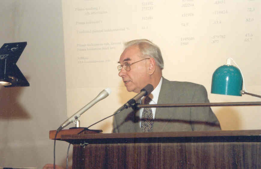 Ettekanne Rein Reissonilt "Eesti piimandus 1989-1998.a.", Eesti Piimaliidu 10 aastapäeva konverentsil
