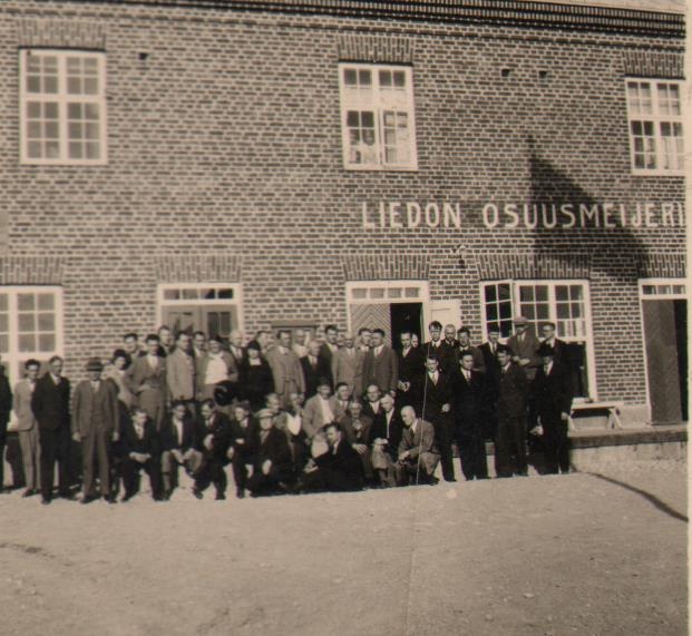 Inimesed  Liedon meierei ees