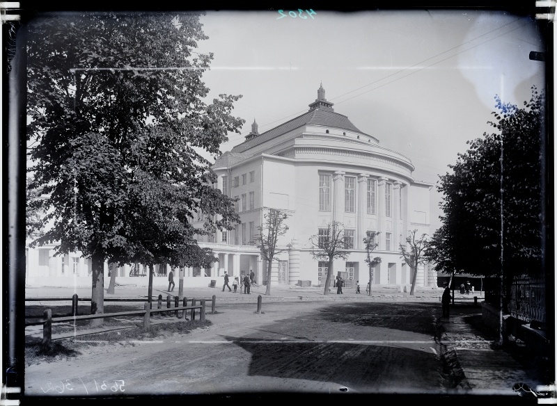 Estonia teatri hoone, eestvaade