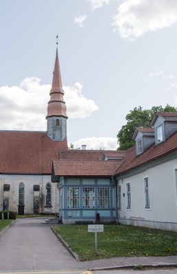 Palamuse Bartholomeuse kirik ja endine leerimaja. rephoto