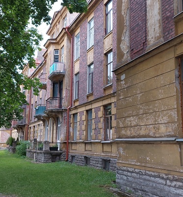 Sõjaväelaste elamud Põhja-Tallinnas, vaade tänavalt. Arhitekt Aleksandr Jaron rephoto