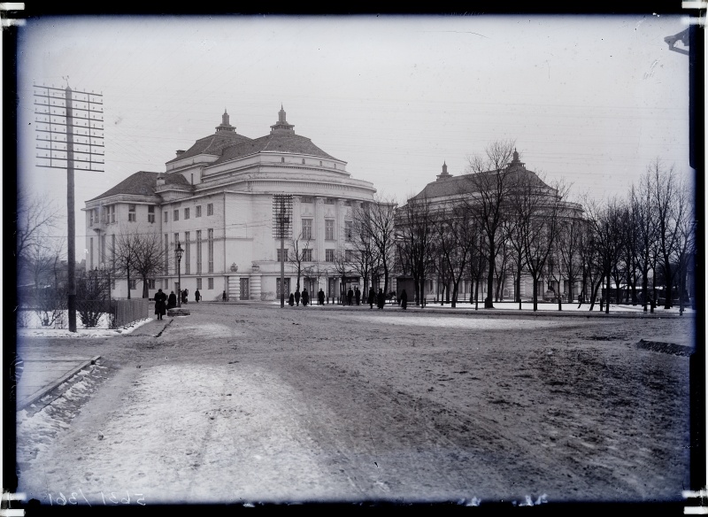 Estonia teatri hoone, külg- ja eestvaade