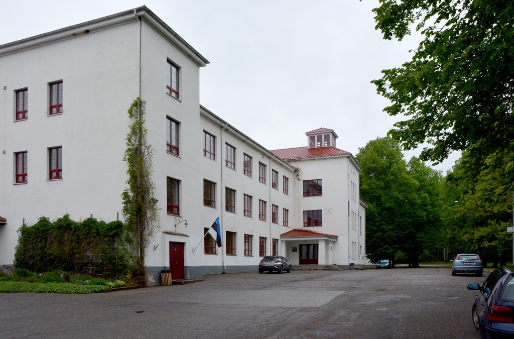 Building of the co-groom of the co-groom rephoto