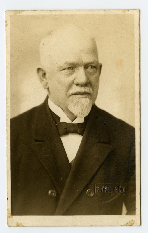 Meresõjaväelane Anton Schönberg, portreefoto