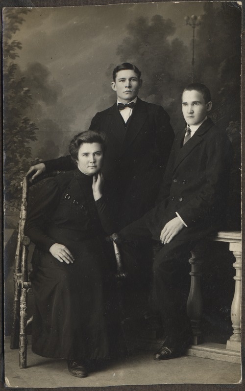 Ateljeefoto perekond Kolumbuse albumist