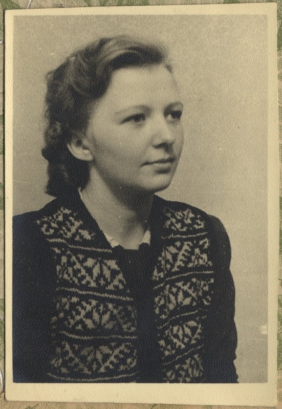 Pildil Helga, foto Hermann Tõnissoo perealbumist