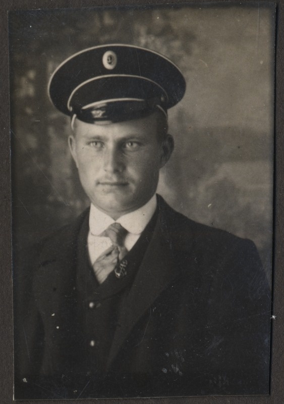 Portreefoto: Hermann Tõnissoo. Foto Hermann Tõnissoo perealbumist