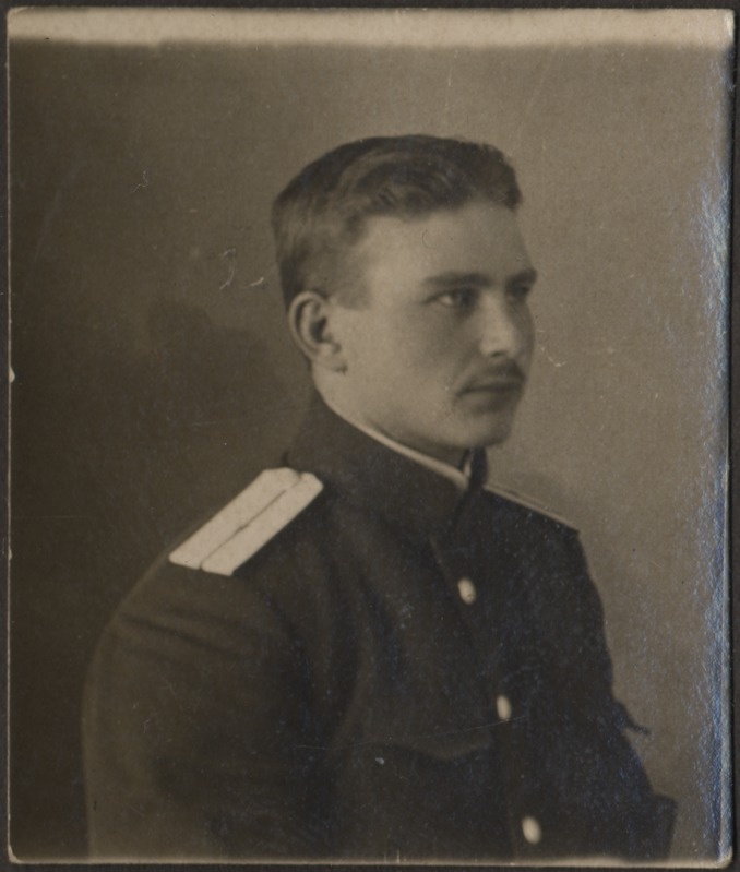Portreefoto: Hermann Tõnissoo. Foto Hermann Tõnissoo perealbumist