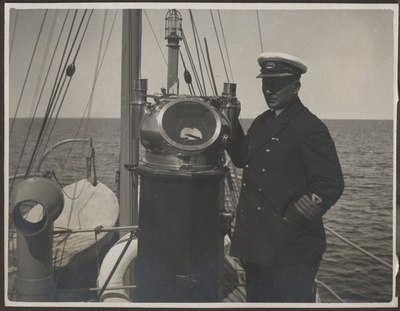 Hermann Tõnissoo aurulaeval "Lood", foto Hermann Tõnissoo perealbumist  similar photo