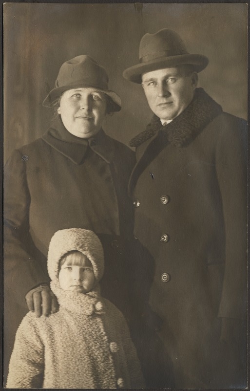 Hermann Tõnissoo perega pildil, foto Hermann Tõnissoo perealbumist