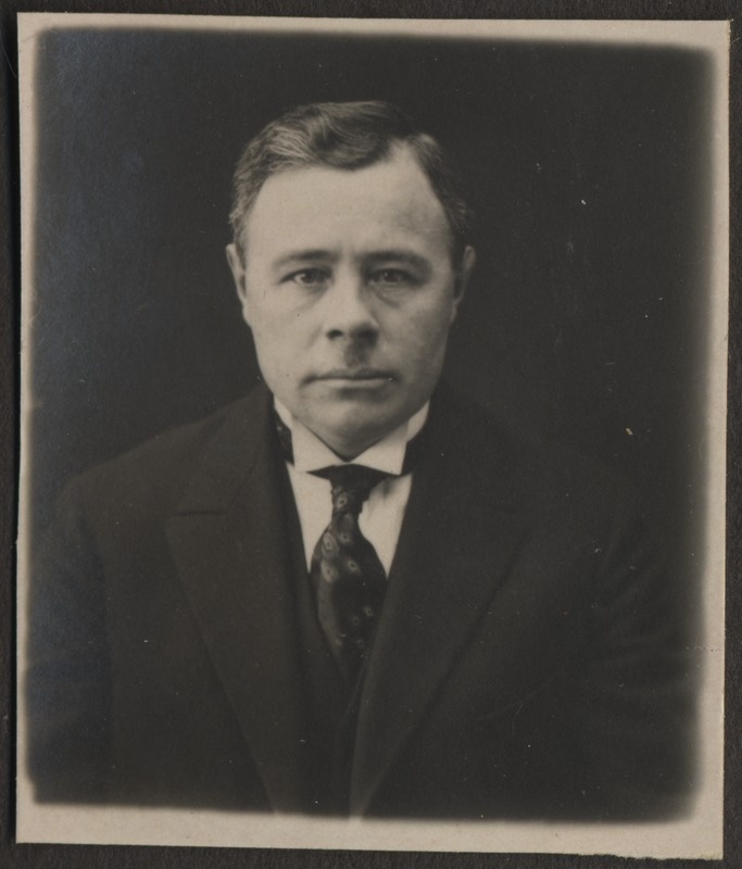 Pildil tundmatu mees, foto Hermann Tõnissoo perealbumist