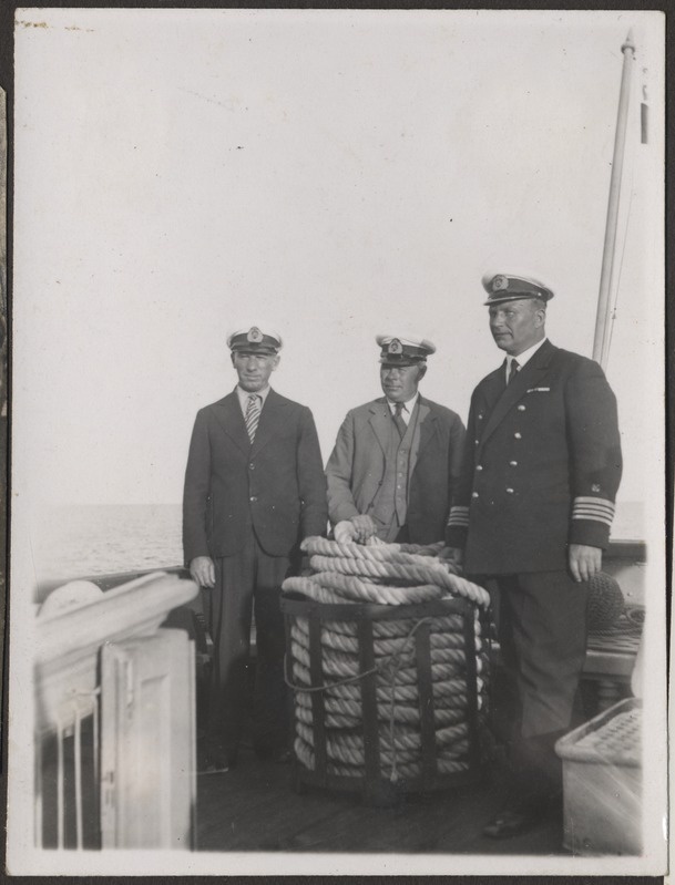Hermann Tõnissoo (paremal) koos kahe meeskonnaliikmega pildil, foto Hermann Tõnissoo perealbumist
