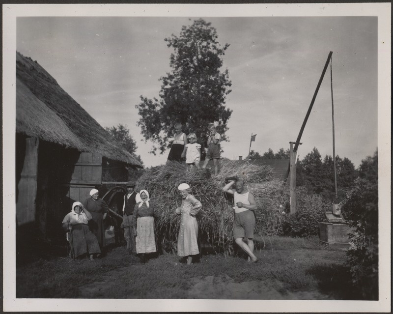 Heinategu, foto Hermann Tõnissoo perealbumist
