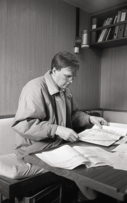 Mootorlaeva "Kapten Voolens" kaptenikajutis istub "Scansovi" agent Lars Göran Kjellstedt