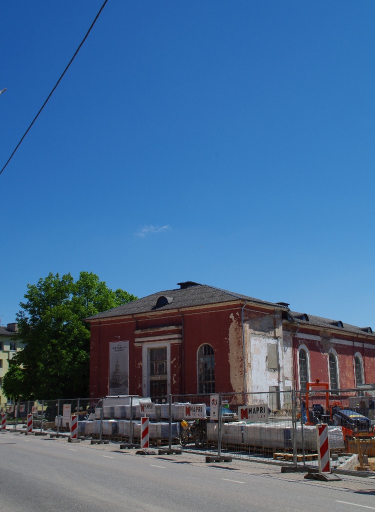 Pepleri tn 1a (partly destroyed, currently Tartu University of Life Sciences Sports Building) View of the Maarja Church from SW rephoto