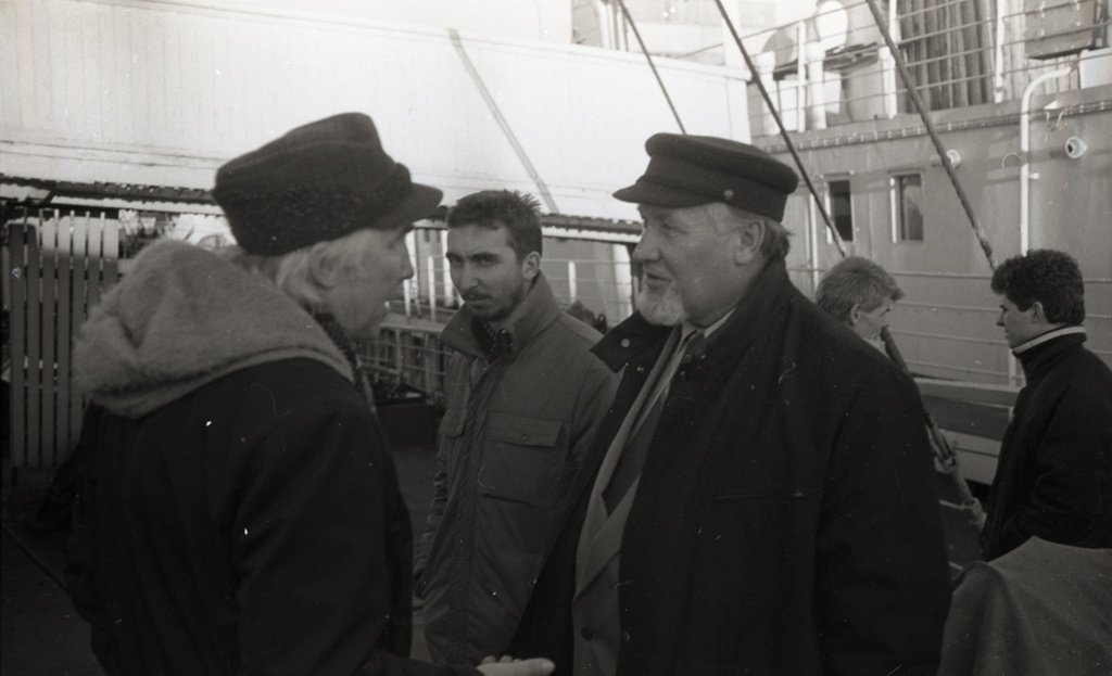 Eesti Meremuuseumi V teaduskonverentsist osavõtjad tutvumas aurik-jäämurdjaga "Suur Tõll", esiplaanil vasakult meremuuseumi direktor Ants Pärna ja meremuuseumi osakonnajuhataja Bruno Pao