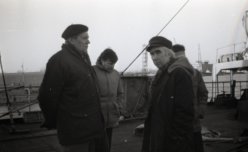 Eesti Meremuuseumi V teaduskonverentsist osavõtjad tutvumas aurik-jäämurdjaga "Suur Tõll", esiplaanil paremal meremuuseumi direktor Ants Pärna