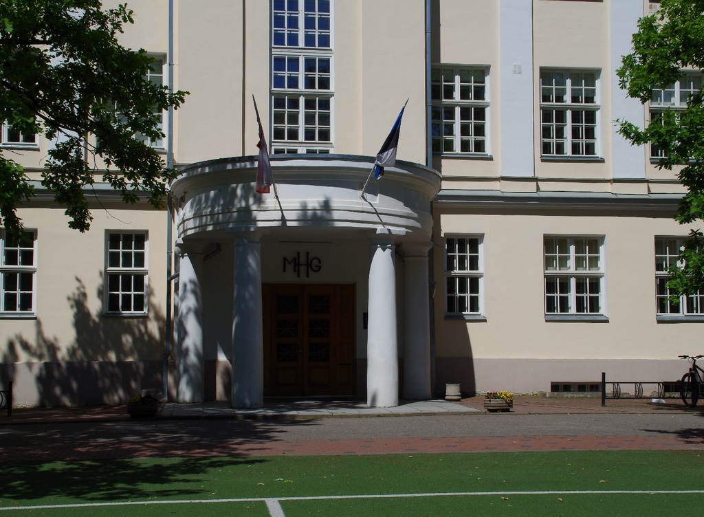 Algkursuse seminari lõpupilt II Keskkooli ees 8. aug. 1963. rephoto