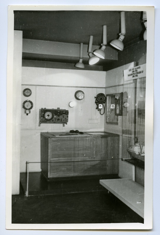 Eesti Riikliku Meremuuseumi esimene ekspositsioon 1965.-1.01.1978. Vaade kolmanda korruse suures saalis eksponeeritud tüürimehe kambrile.