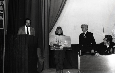 Eesti Riikliku Meremuuseumi teaduskonverents, õnnitlused ja kingitused, Risto Halme, Helsingi Meremuuseumi direktor, Sisko Halme, Ants Pärna, muuseumi direktor, Hugo Maide  similar photo