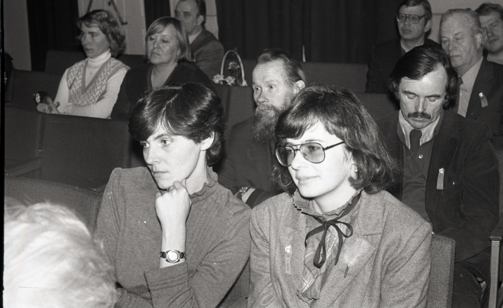 Eesti Riikliku Meremuuseumi teaduskonverents, vaade saali, esireas Helju Zahharov, meremuuseumi massitöö osakonna juhataja, Katrin Savomägi, Meremuuseumi kalandusosakonna juhataja