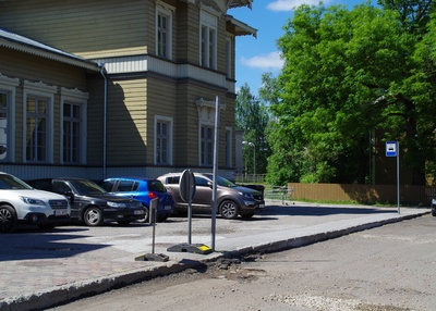 Tuletõrjujate kolonn marssimas Tartus vaksaliesisel väljakul rephoto