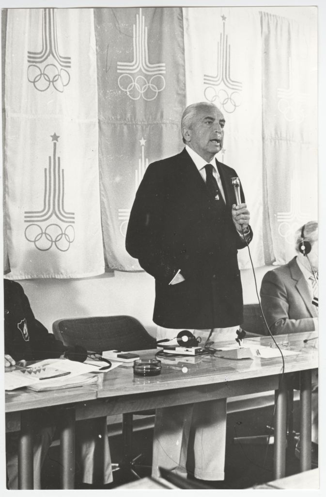 Rahvusvahelise Võistluspurjetamise Liidu (IYRU) president Beppe Groce Tallinnas olümpiaregatil kõnet pidamas