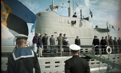 Toimuvad allveelaeva "Lembit" 60.aasta juubelipidustused. Laeva pardal annab üle aukirju Eesti kaitseminister Andrus Öövel.
7.07.1996  similar photo