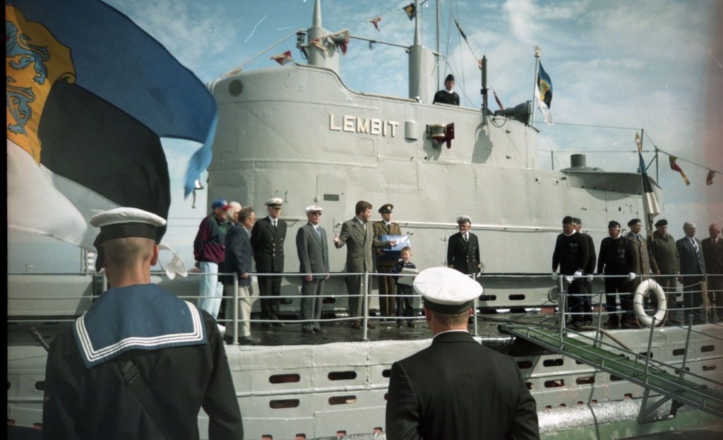 Toimuvad allveelaeva "Lembit" 60.aasta juubelipidustused. Laeva pardal annab üle aukirju Eesti kaitseminister Andrus Öövel.
7.07.1996