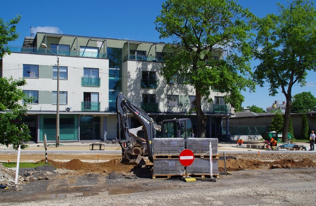 Üliõpilased Tartu raudteejaama ees rephoto