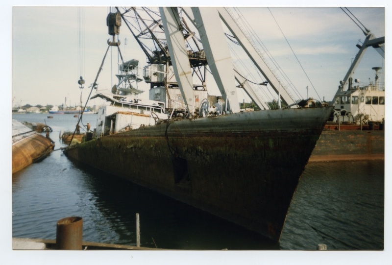 Laevade tõstmine Miinisadamas kraana "Судоподъем-1" (Venemaa) abil